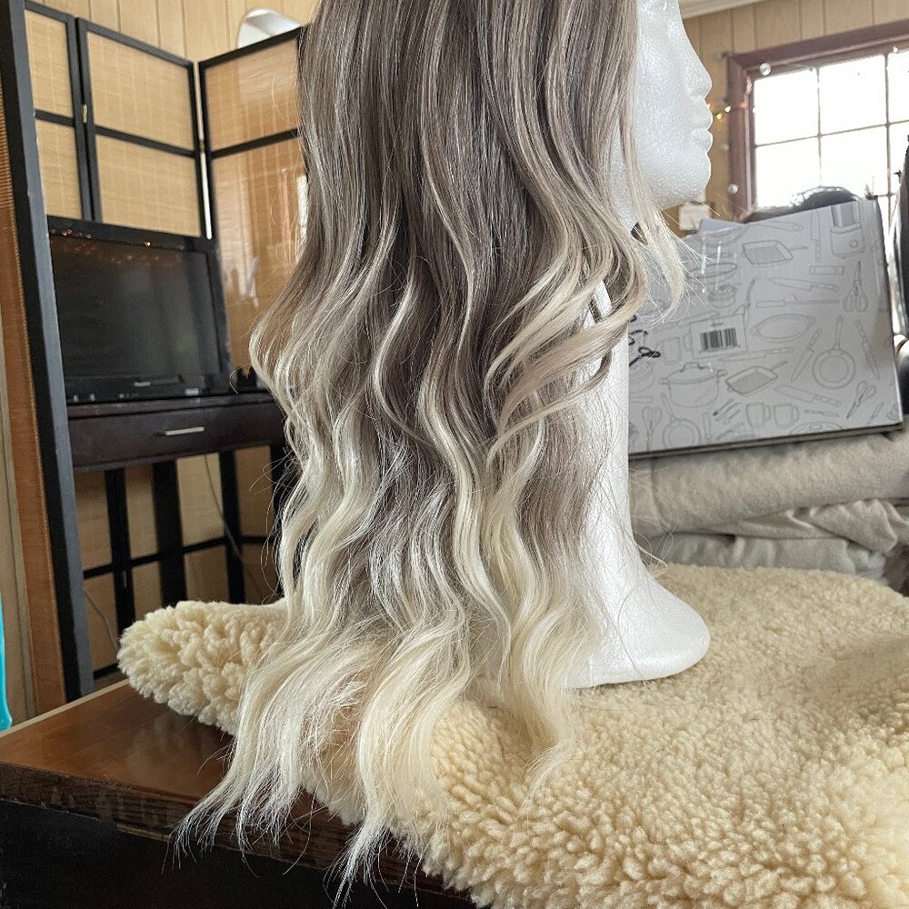 Chelsey Smith CSC Cloud Wig - Gray-Blonde Blend w roots - Picture 4 of 14